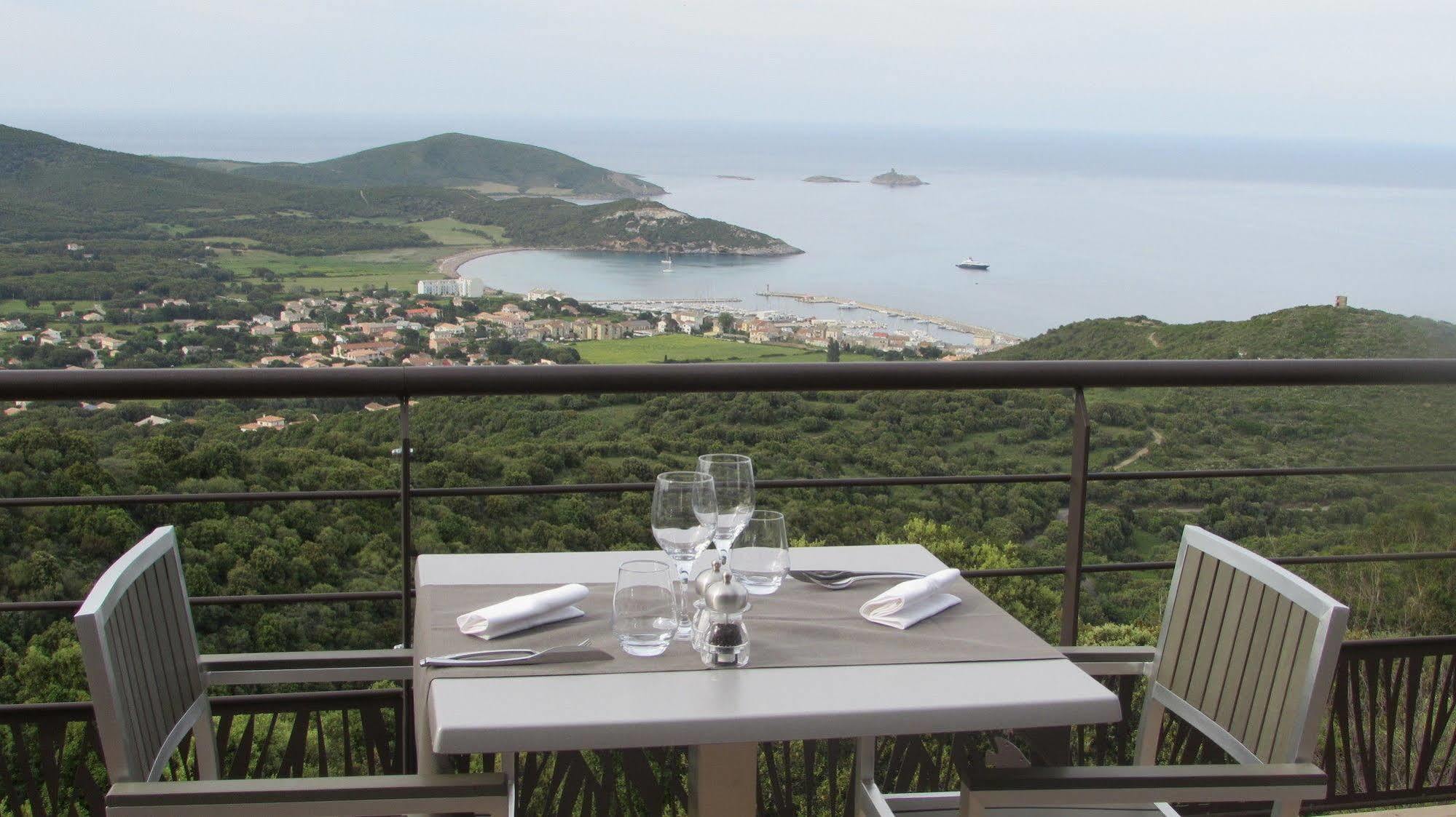 Le Tomino Hotel Macinaggio  Eksteriør billede